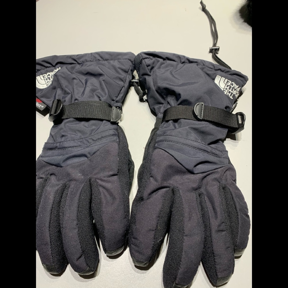 North Face Outlast Women’s size Medium SKI GLOVES